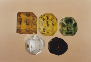 図２ 各種の合成ダイヤモンド