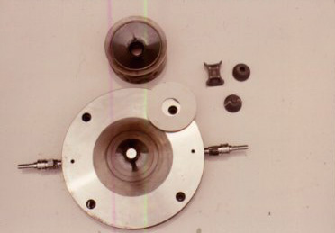 図３　ベルト型高圧装置に使われる部品