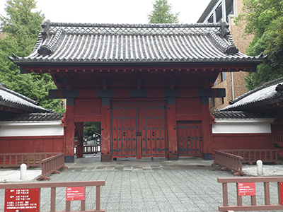 2015年年会・総会の会場となった東京大学（象徴ともいうべき赤門）