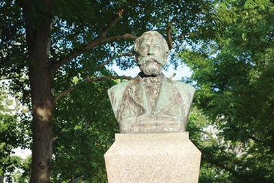 北海道大学構内にある札幌農学校初代教頭 ウィリアム・スミス・クラーク像
