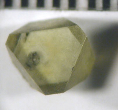 図６．Ia型ダイヤモンド単結晶