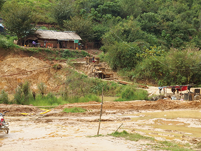 図10–１．Shwe Tharyar VillageのMEC鉱山