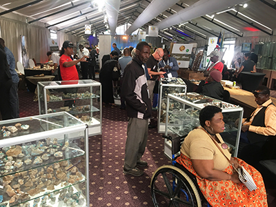 Exhibition and sale of Namibian minerals and gemstones by small–scale miners, gemstone auction, Namibian jewellery exhibitionの様子１
