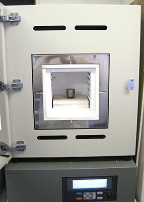 図2：加熱処理に用いたマッフル炉　　　 　（ADVANTEC製 FUM312DA） 
