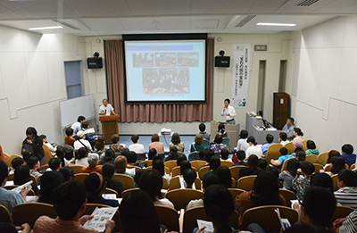 写真2：「宝石の国」展特別講演会会場