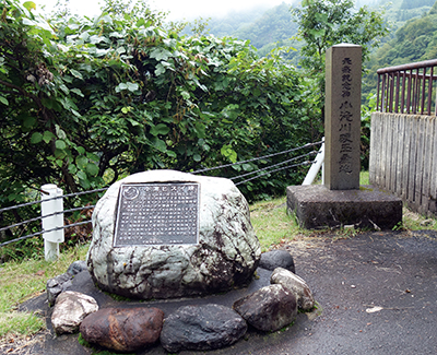 図 3:国の天然記念物であることを示す石碑