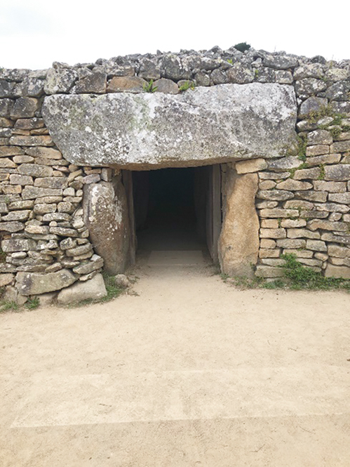 03-10ロクマリアケールの古墳の入口RGB225-499