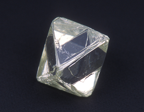図13． 八面体の天然ダイヤモンド原石