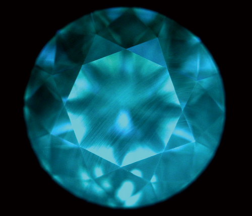 図21． CVD法合成ダイヤモンドに特徴的な線状模様