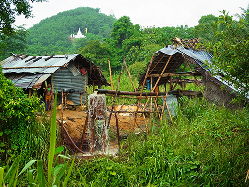 写真-22：宝石採掘小屋（ラトナプラ／スリランカ）
